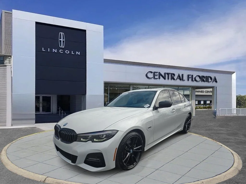 Used 2022 White BMW 330e xDrive image 9