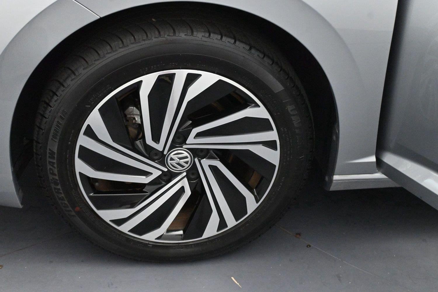 Used 2021 Pyrite Silver Metallic Volkswagen SEL image 35