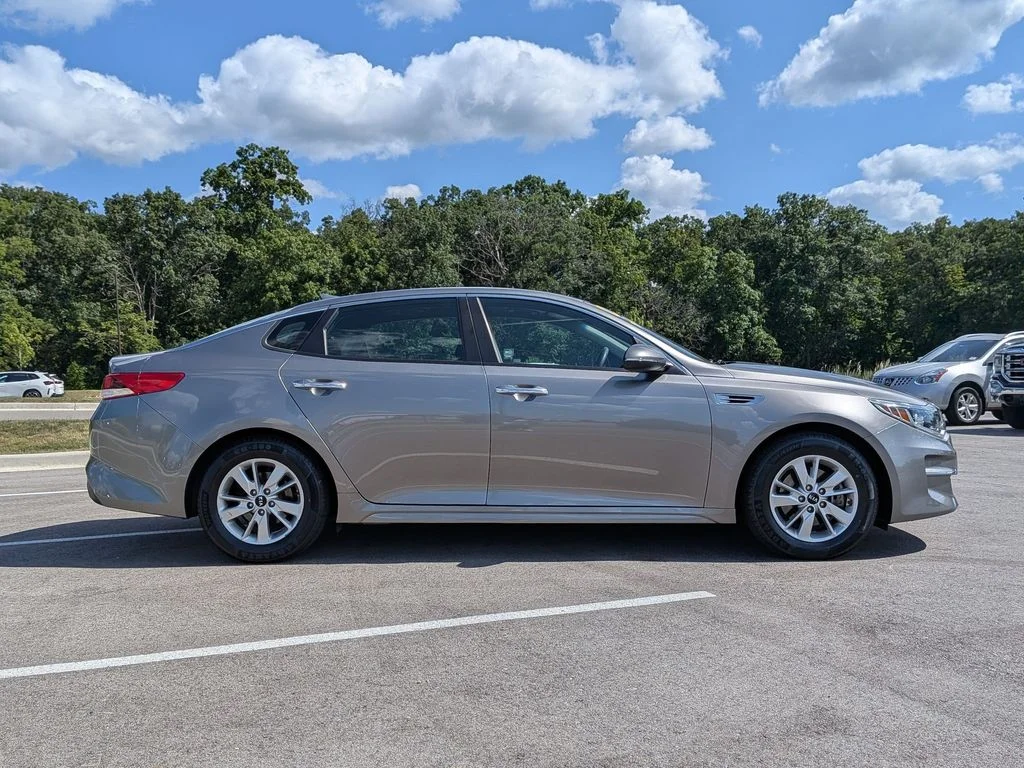 Used 2016 Gray Kia LX image 8