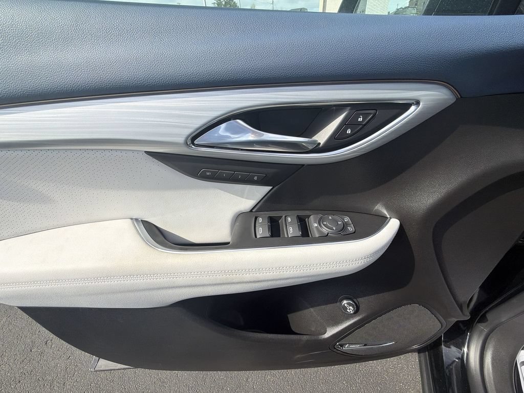 New 2026 Ebony Twilight Metallic Buick Avenir image 19