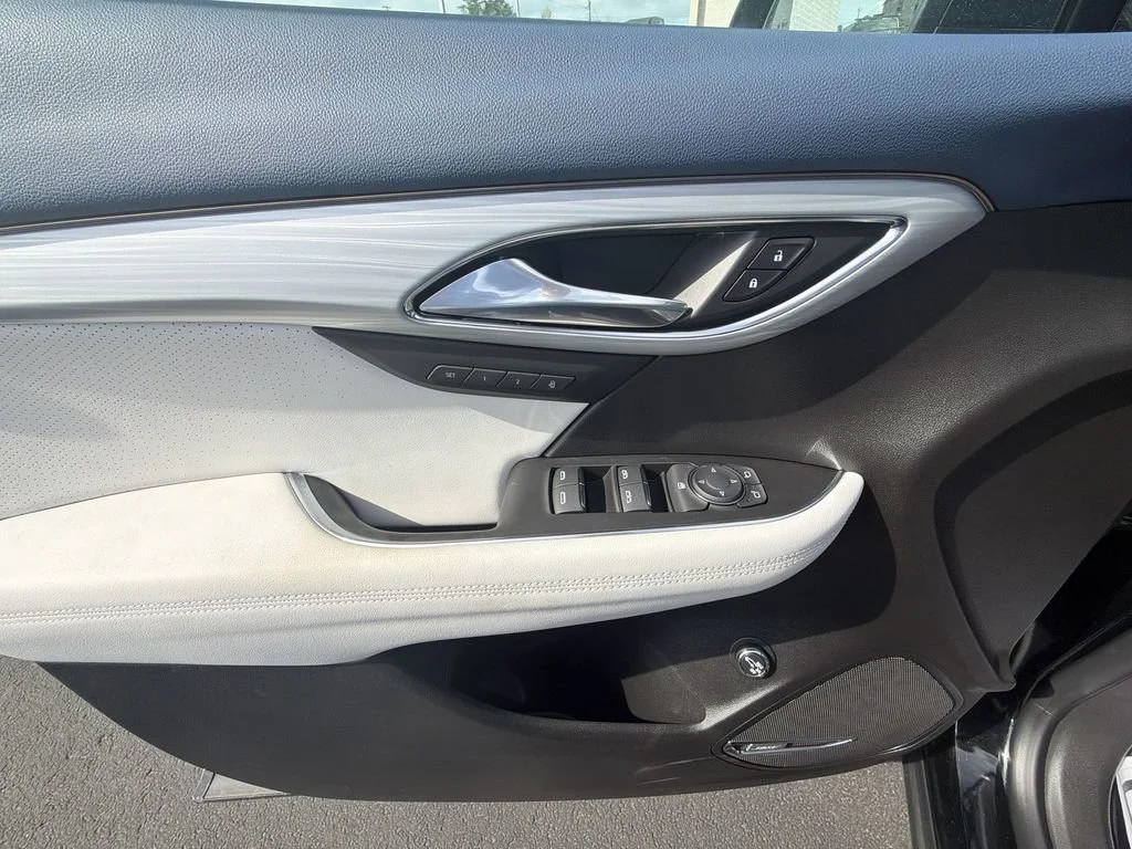 New 2026 Ebony Twilight Metallic Buick Avenir image 19