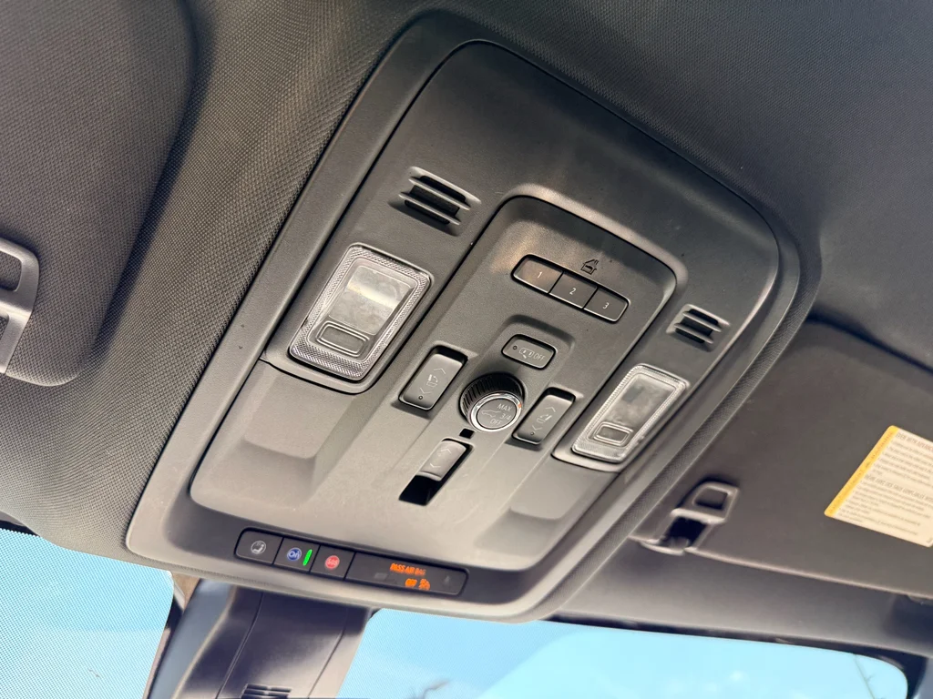 Used 2022 Summit White Chevrolet Premier image 21