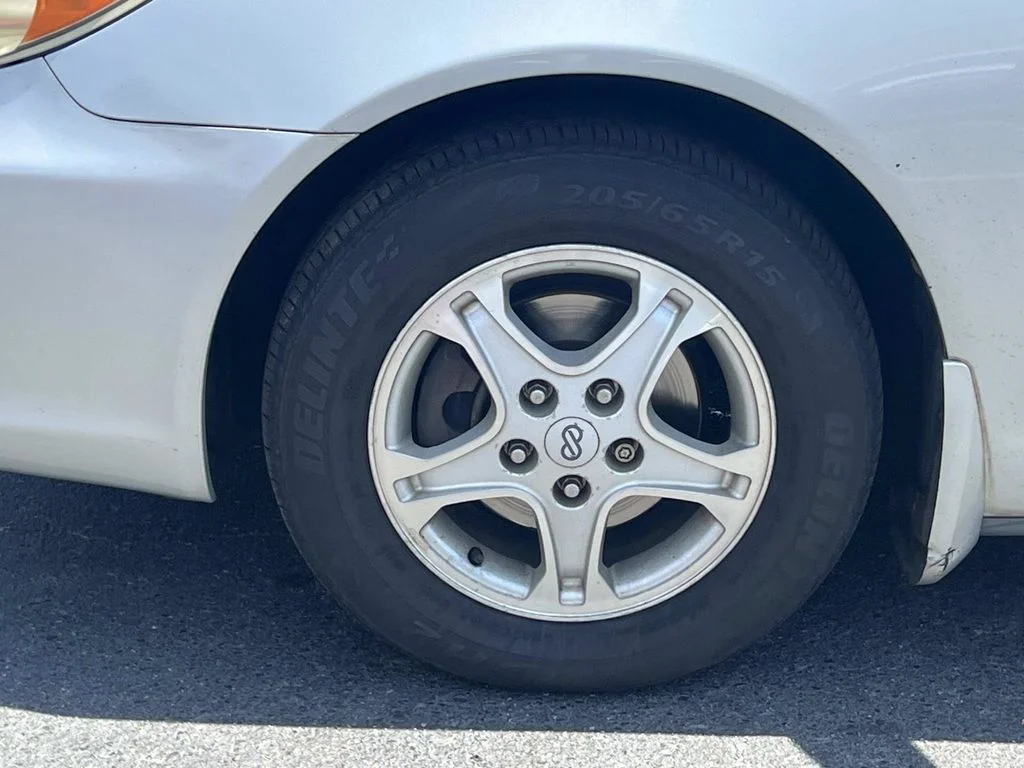 Used 2002 Silver Toyota LE image 11