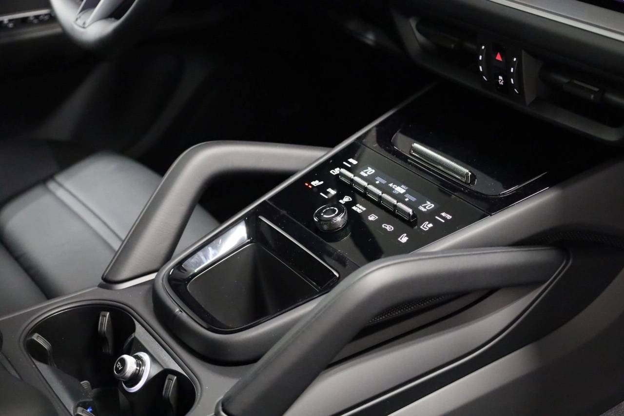 New 2026 White Porsche Coupe image 21