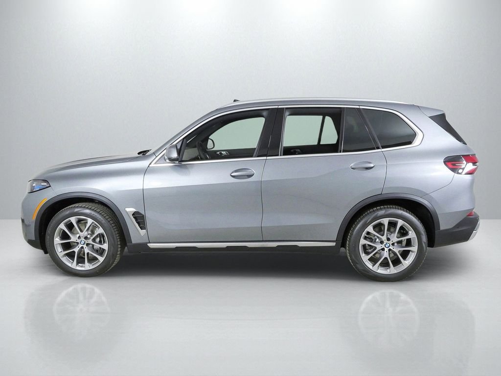Used 2026 Skyscraper Grey Metallic BMW xDrive40i image 16