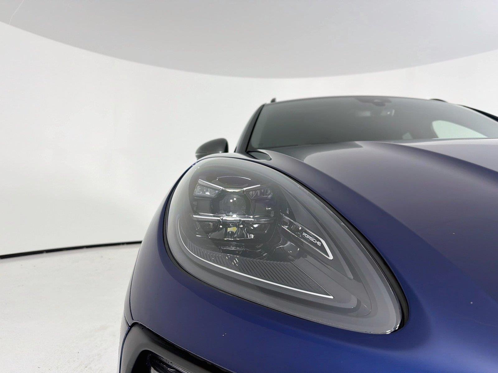Used 2024  Porsche T image 31
