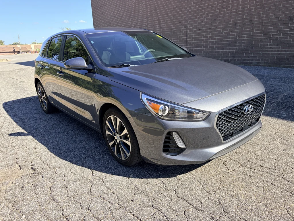 Used 2018 Summit Gray Hyundai Base image 7