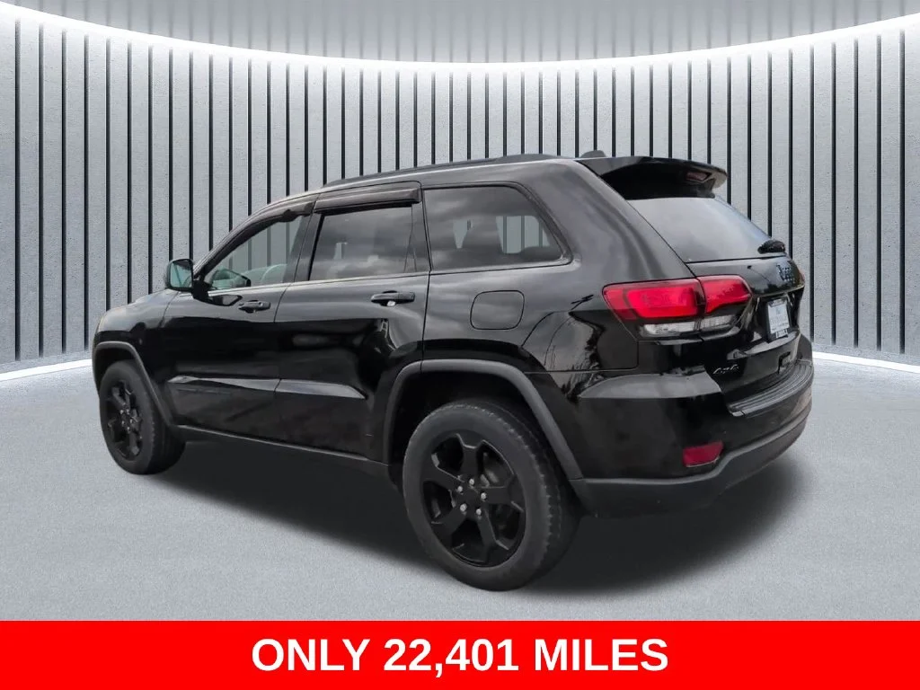 Used 2020 Black Jeep Laredo image 8