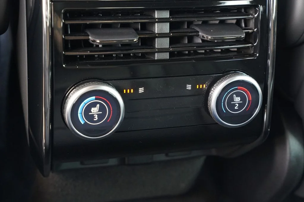 New 2026 Carpathian Grey Land Rover SE image 30