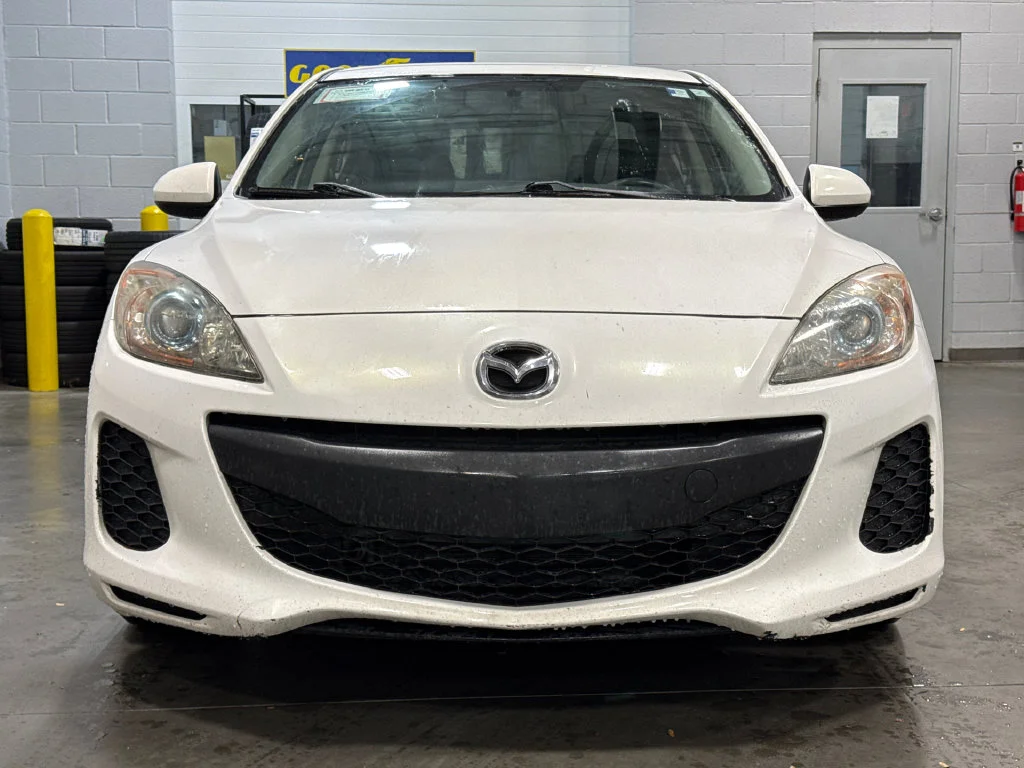 Used 2013 White Mazda i Sport image 2