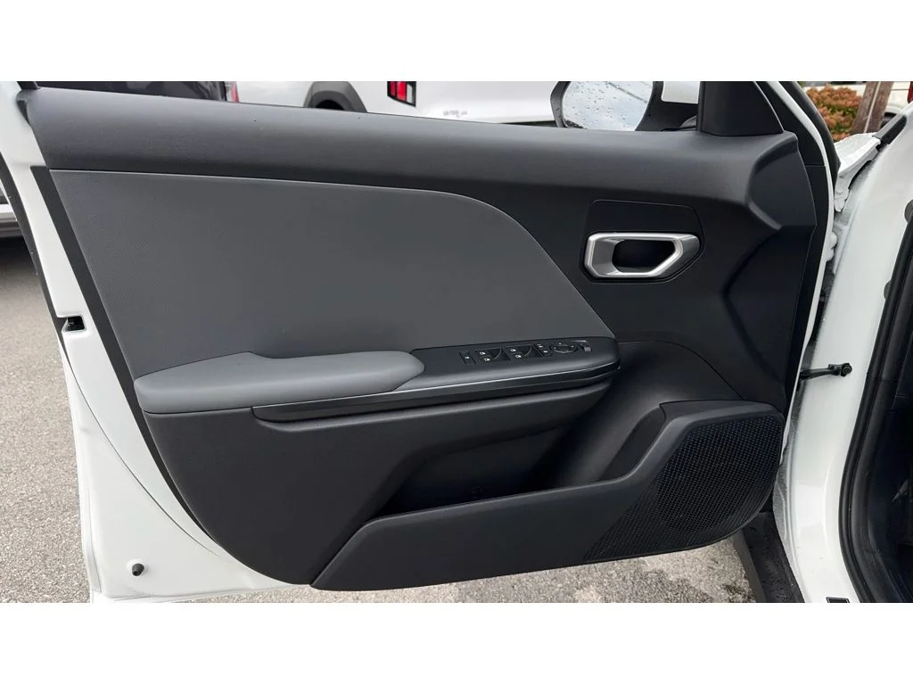 New 2026 Whi Kia LXS image 24