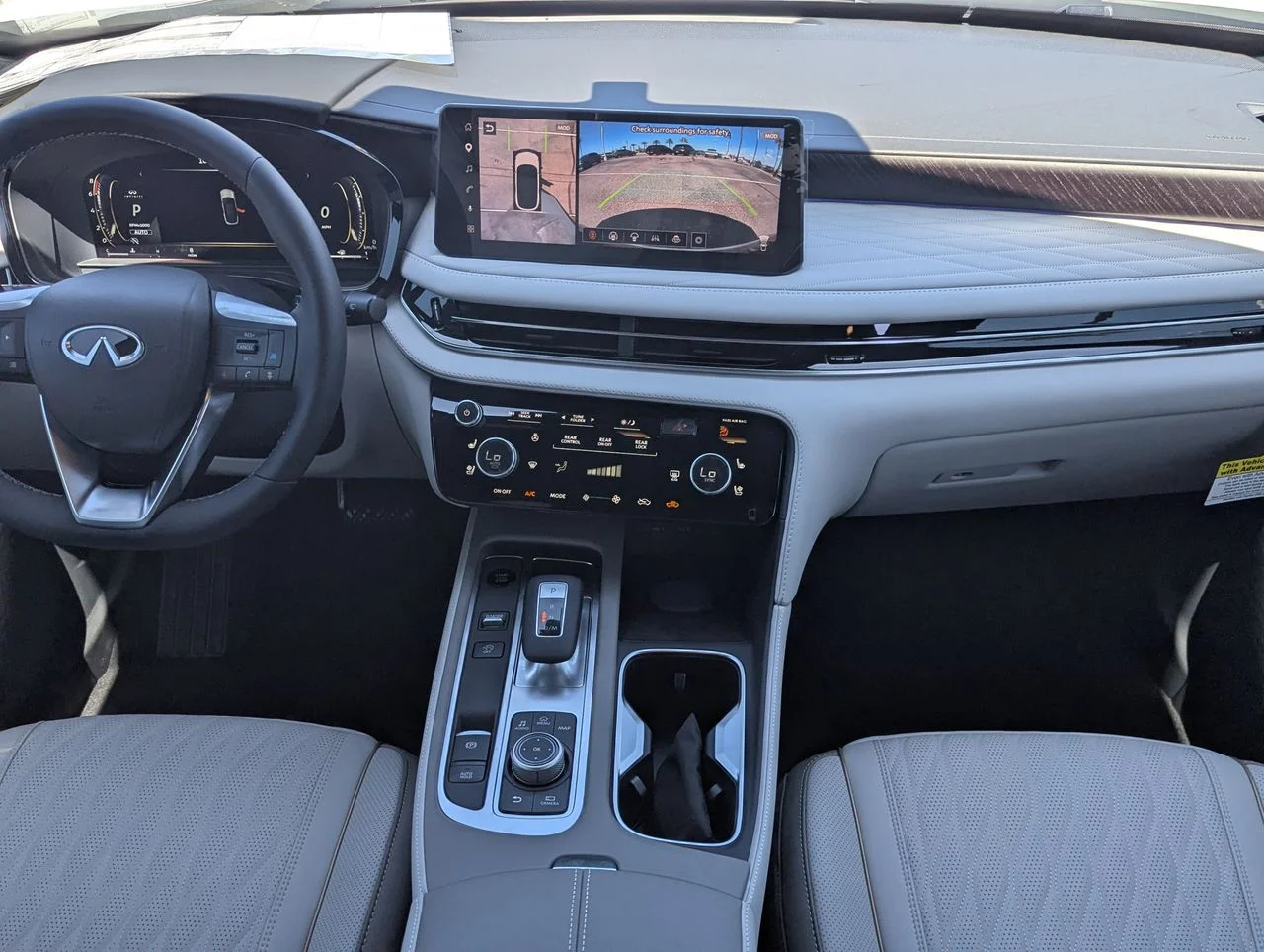 New 2027 2T RAD WHT INFINITI Autograph AWD image 29