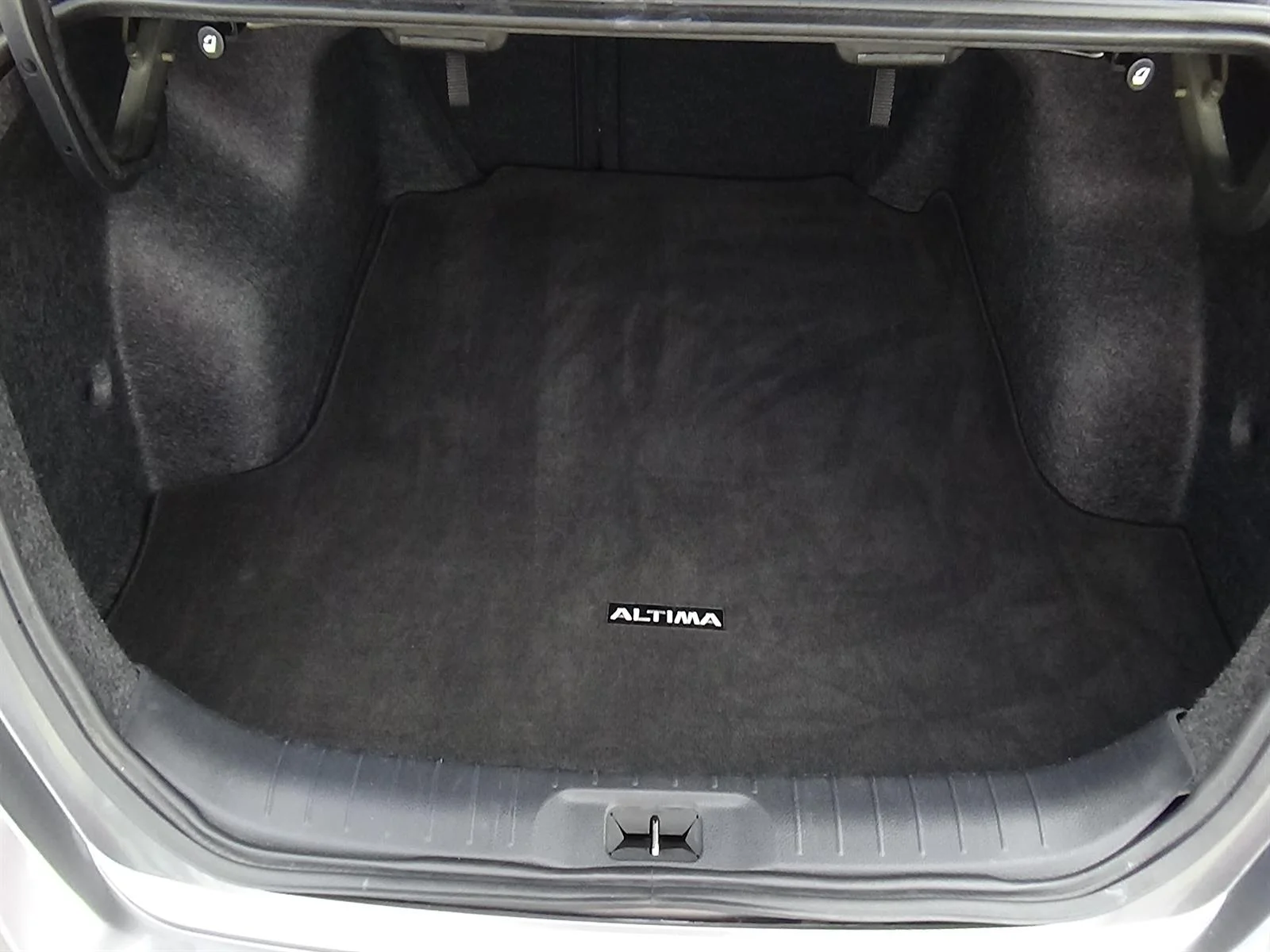 Used 2025 Gun Metallic (kad) Nissan 2.5 SV image 12