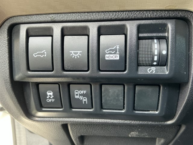 Used 2021 White Subaru Premium image 29