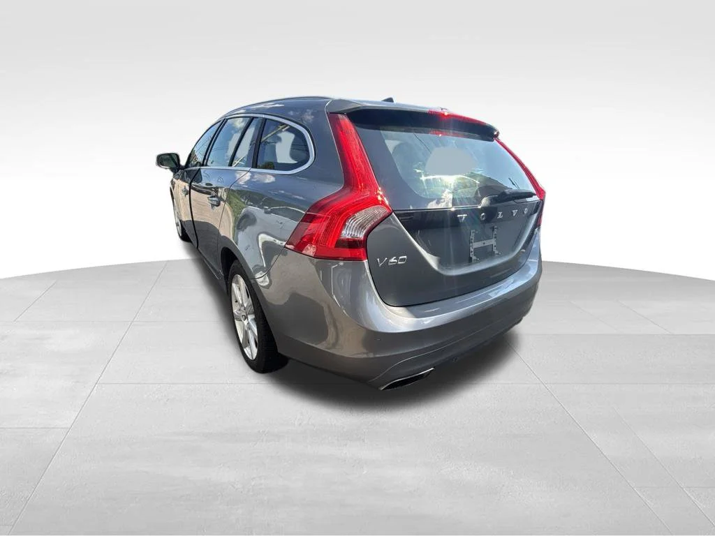 Used 2017 Gray Volvo T5 Premier image 3