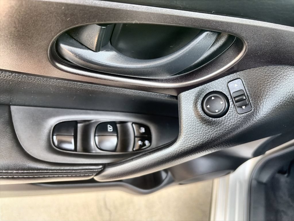 Used 2020 Silver Nissan S FWD Xtronic CVT image 24
