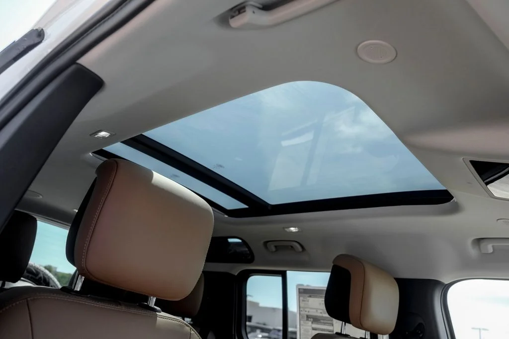 New 2026 Fuji White Land Rover X-Dynamic SE image 24