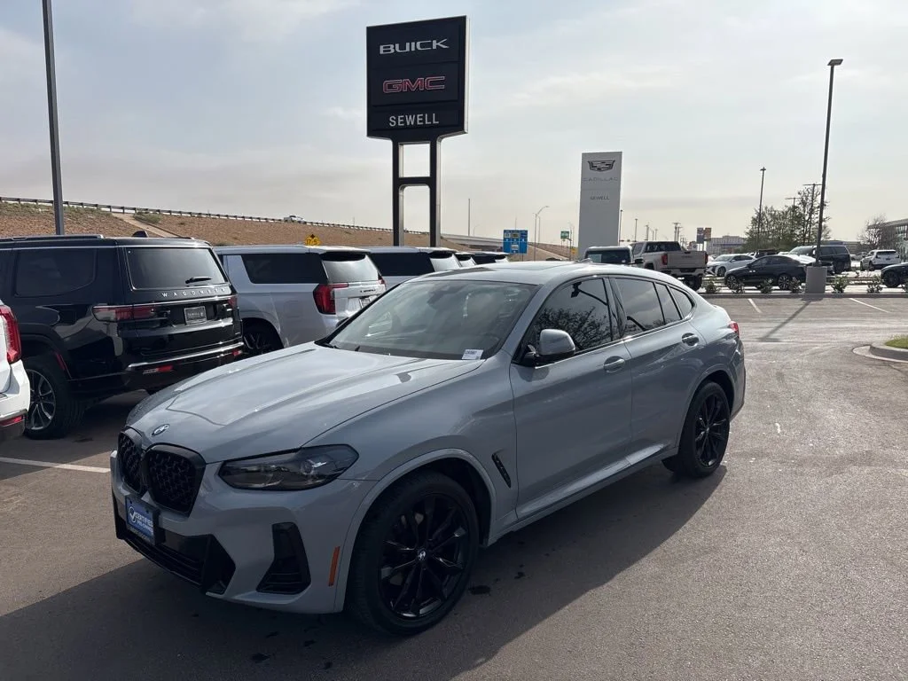 2023 BMW X4 xDrive30i's photo