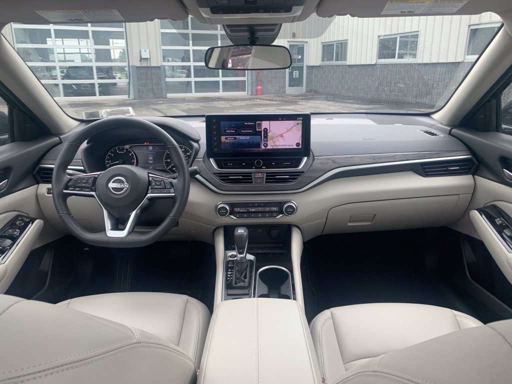 Used 2024 Black Nissan 2.5 SL image 9