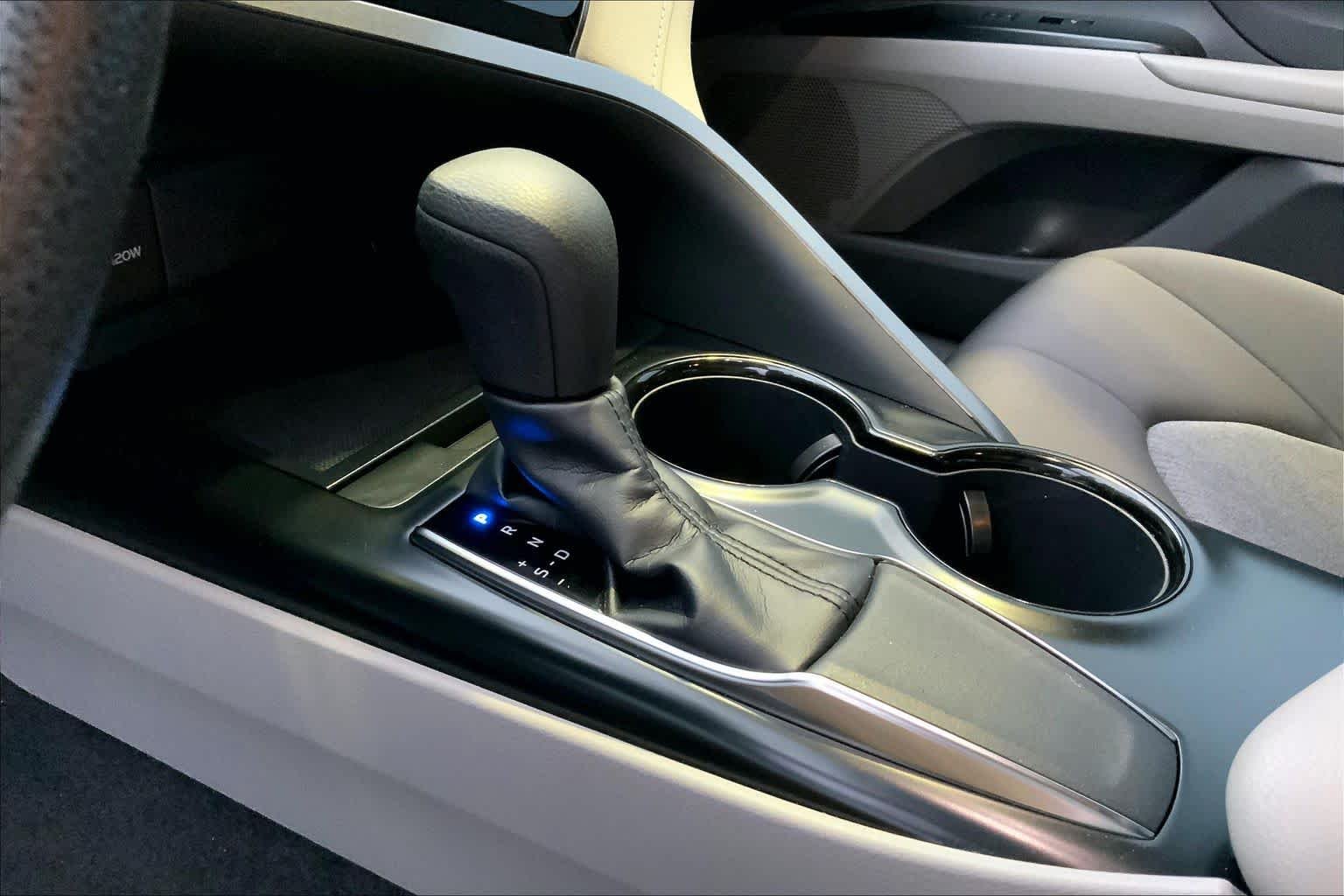 Used 2019 Super White Toyota LE image 16