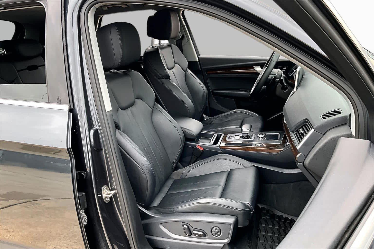 Used 2018 Manhattan Gray Metallic Audi Tech Premium Plus image 9