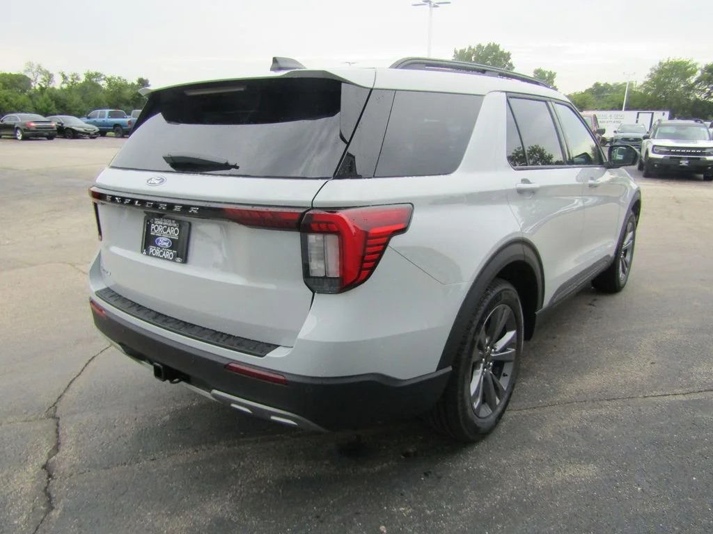 New 2027 Avalanche Gray Ford Active image 8