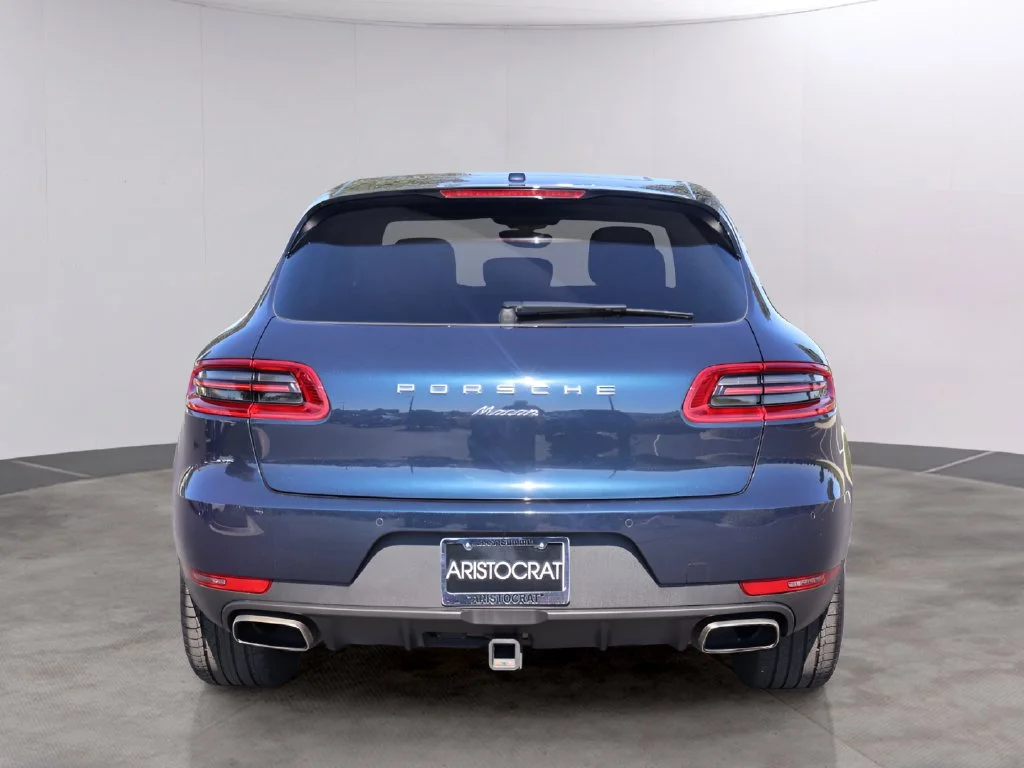Used 2018  Porsche Base image 3