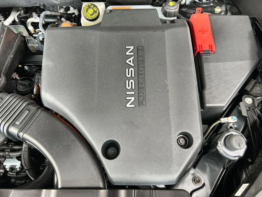 New 2026 Gray Nissan Platinum image 18