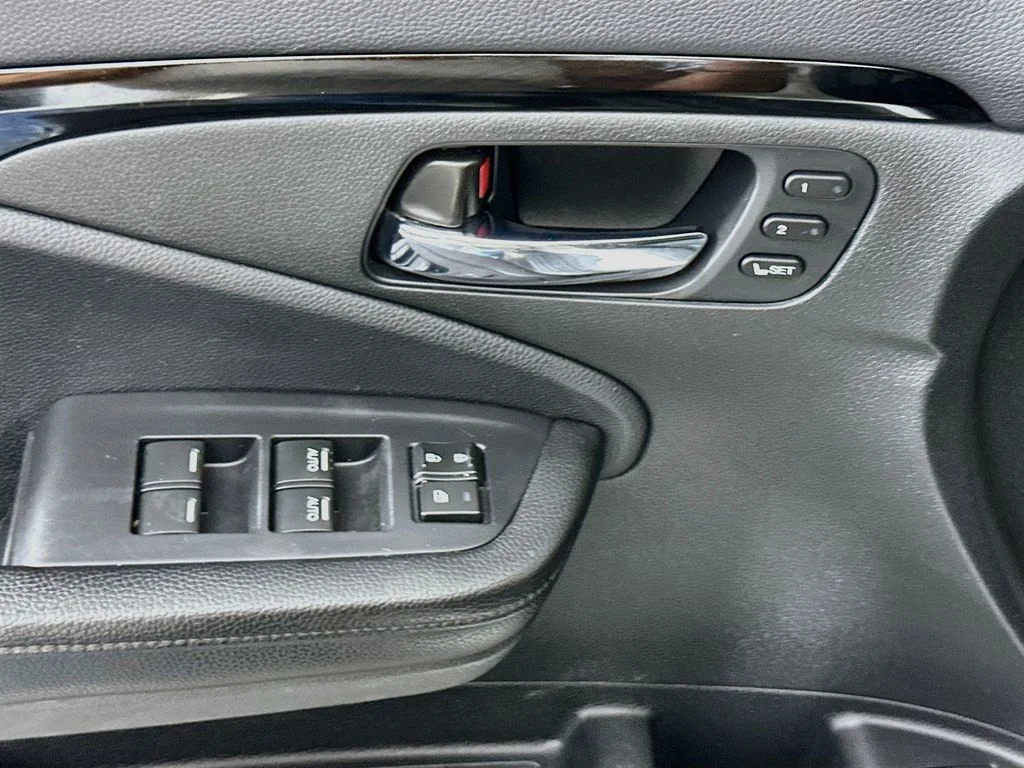 Used 2019  Honda Touring image 19