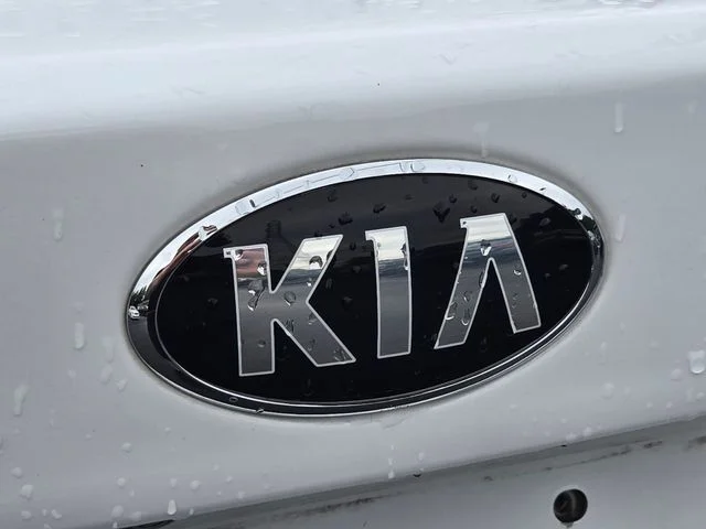 Used 2018 White Kia EX image 20