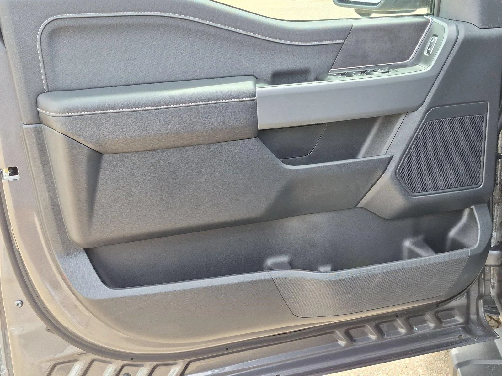 Used 2026 Carbonized Gray Metallic Ford XLT image 14