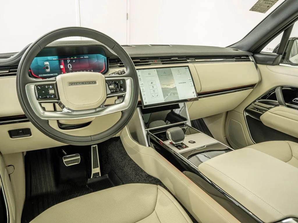 New 2026 Icy White Satin Land Rover SE image 29