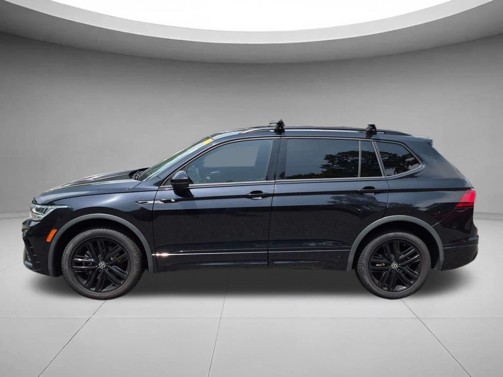 Used 2022 Deep Black Pearl Volkswagen SE R-Line Black image 2