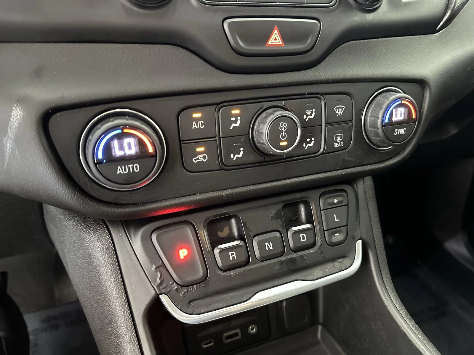 Used 2018 White GMC Denali image 19