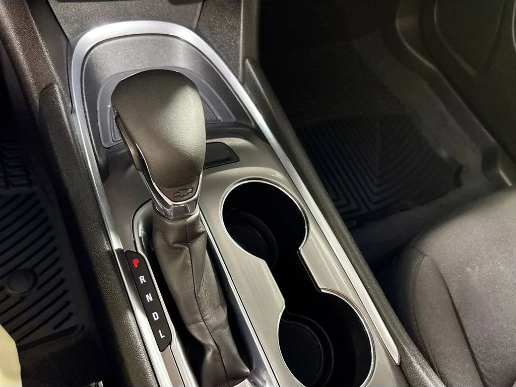 Used 2022 White Chevrolet LT image 17