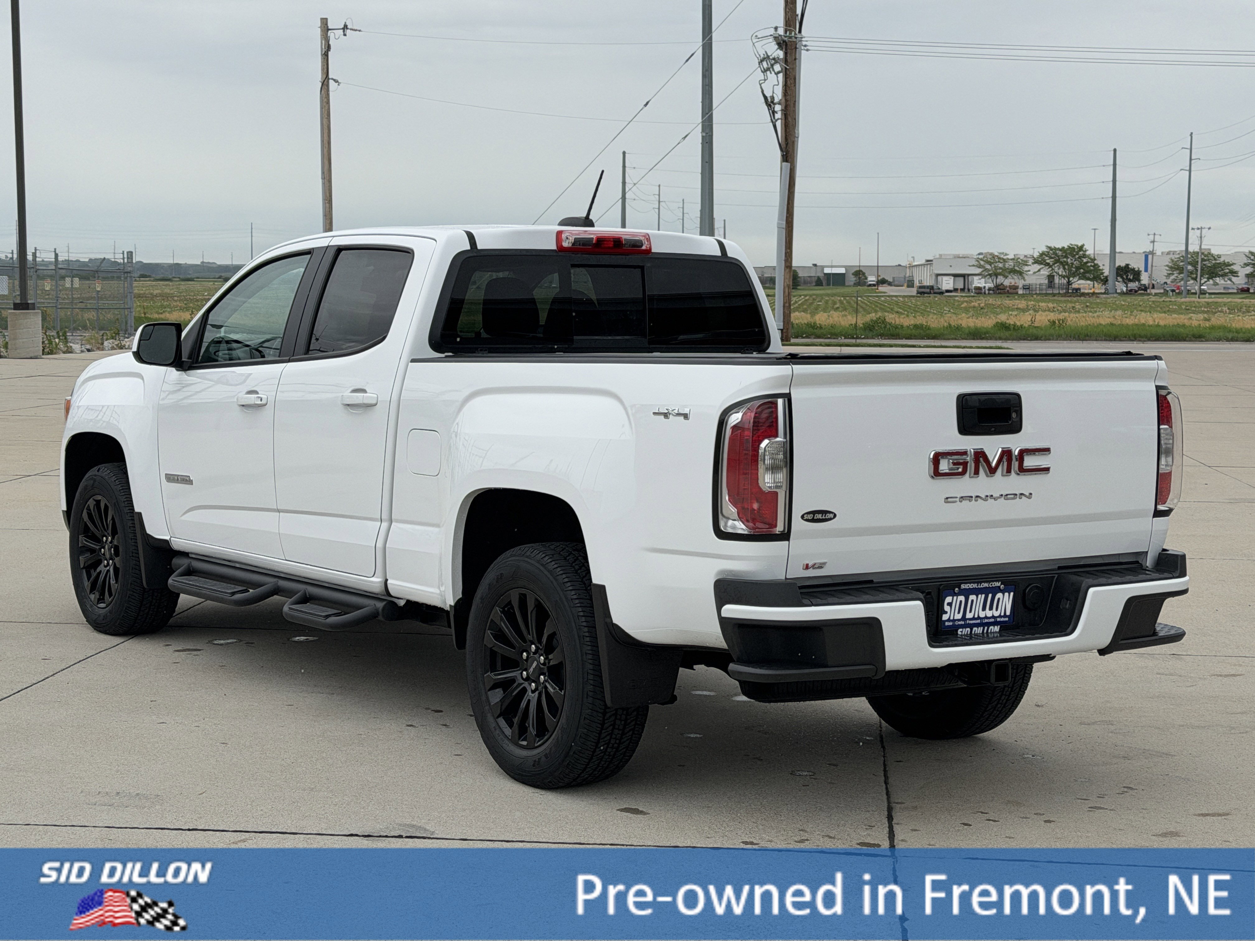 Used 2022 Summit White GMC 4WD Elevation image 7