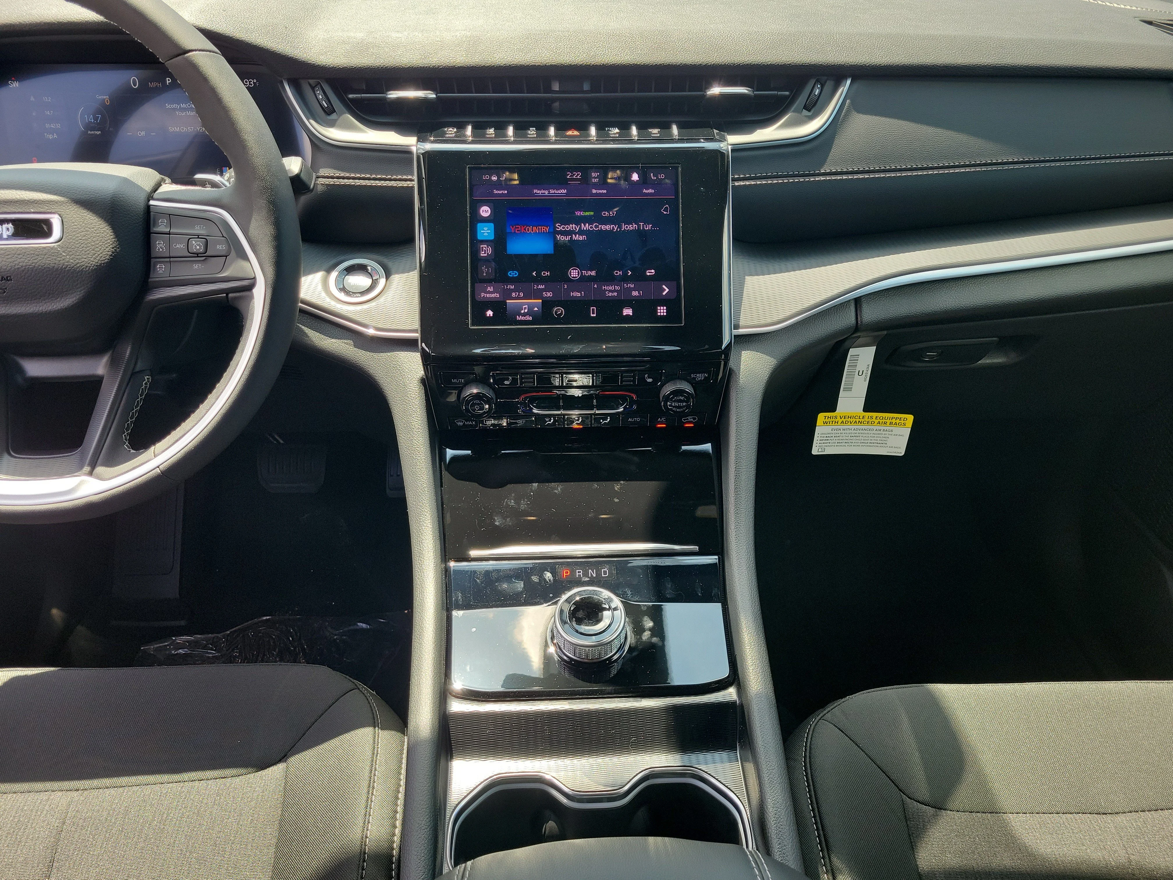 New 2026 Diamond Black Crystal Pearlcoat Jeep Laredo X image 16