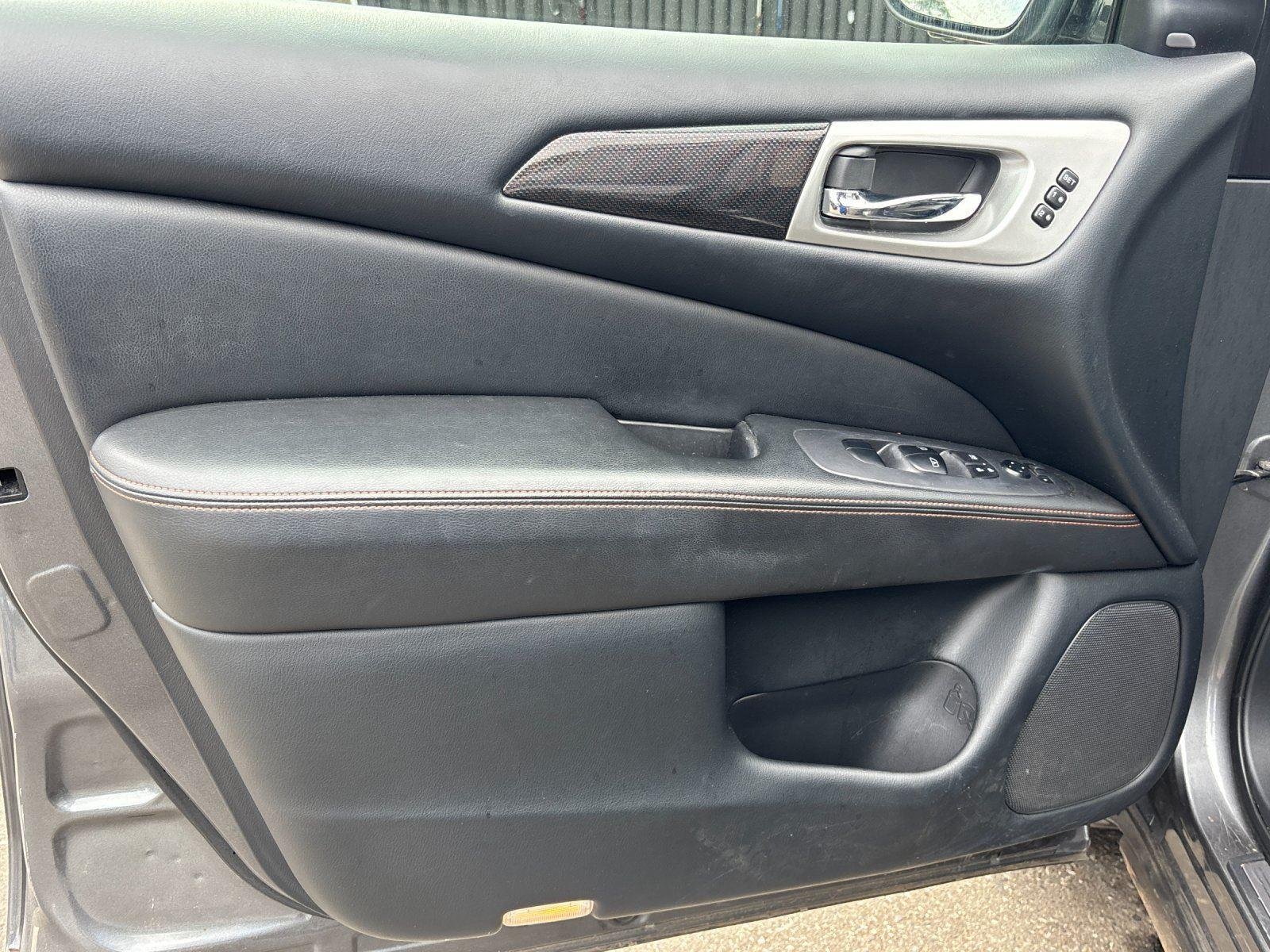 Used 2020  NISSAN SL image 12