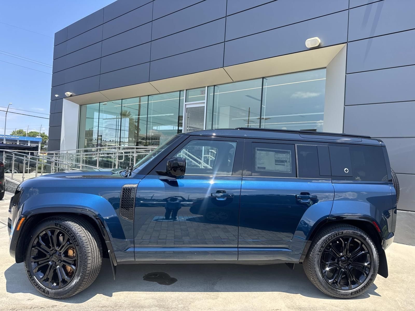 New 2026 Sargasso Blue Land Rover OCTA image 2