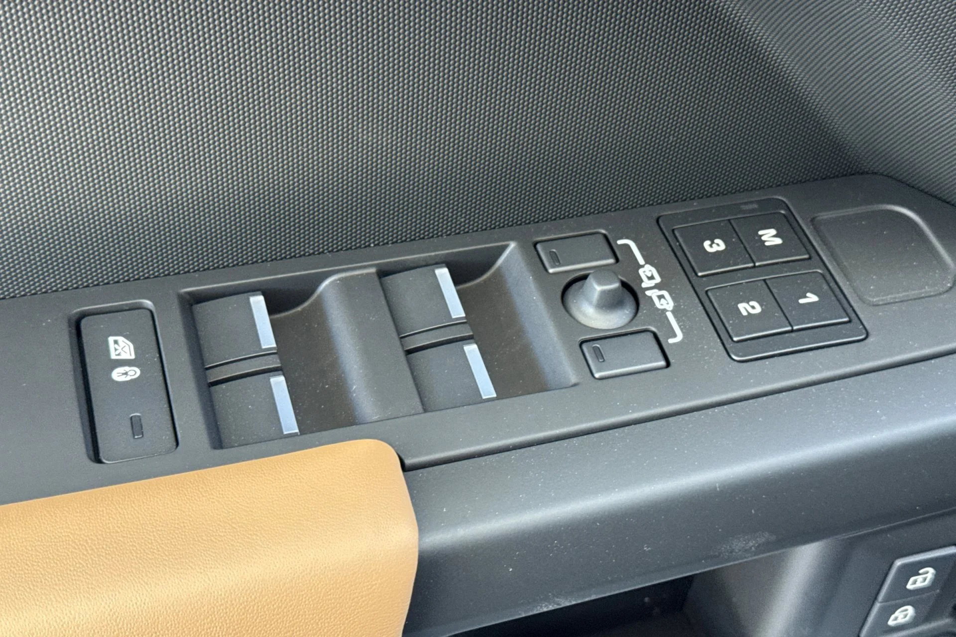 New 2026 FUJI WHITE Land Rover X-Dynamic SE image 15