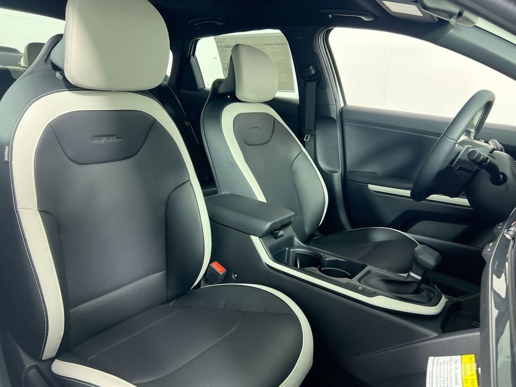 New 2026 Snow White Pearl Kia GT-Line image 31