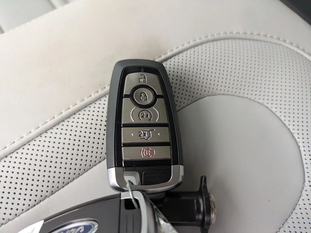 New 2026 Star White Metallic Tri-Coat Ford Platinum image 37