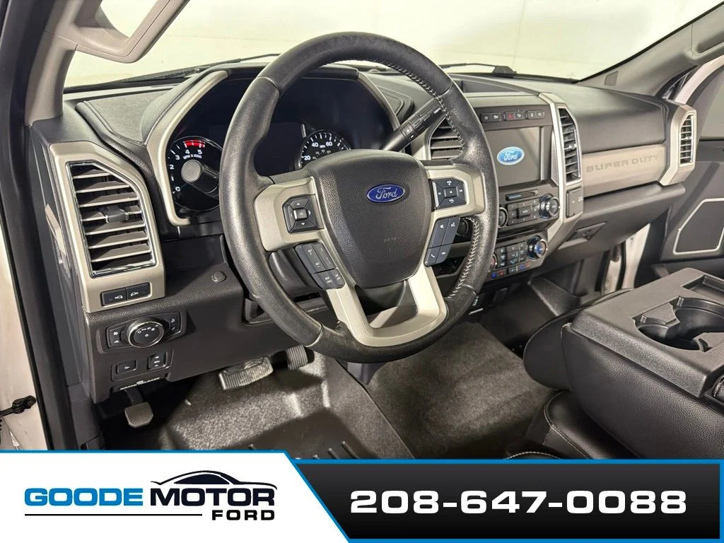 Certified Used 2017 White Platinum Clearcoat Metallic Ford Lariat image 9