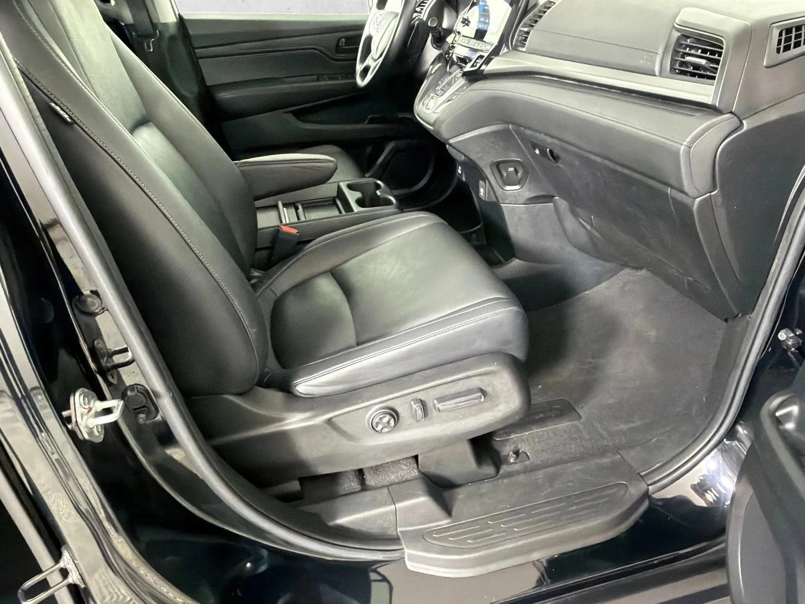 Used 2023 Black Honda EX-L image 14