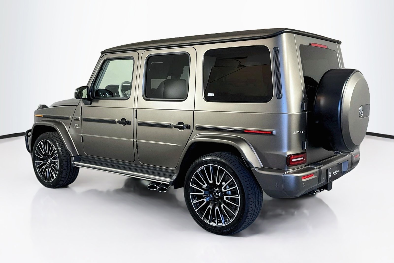 New 2027 MANUFAKTUR Monza Grey Magno Mercedes-Benz AMG® G 63 image 7