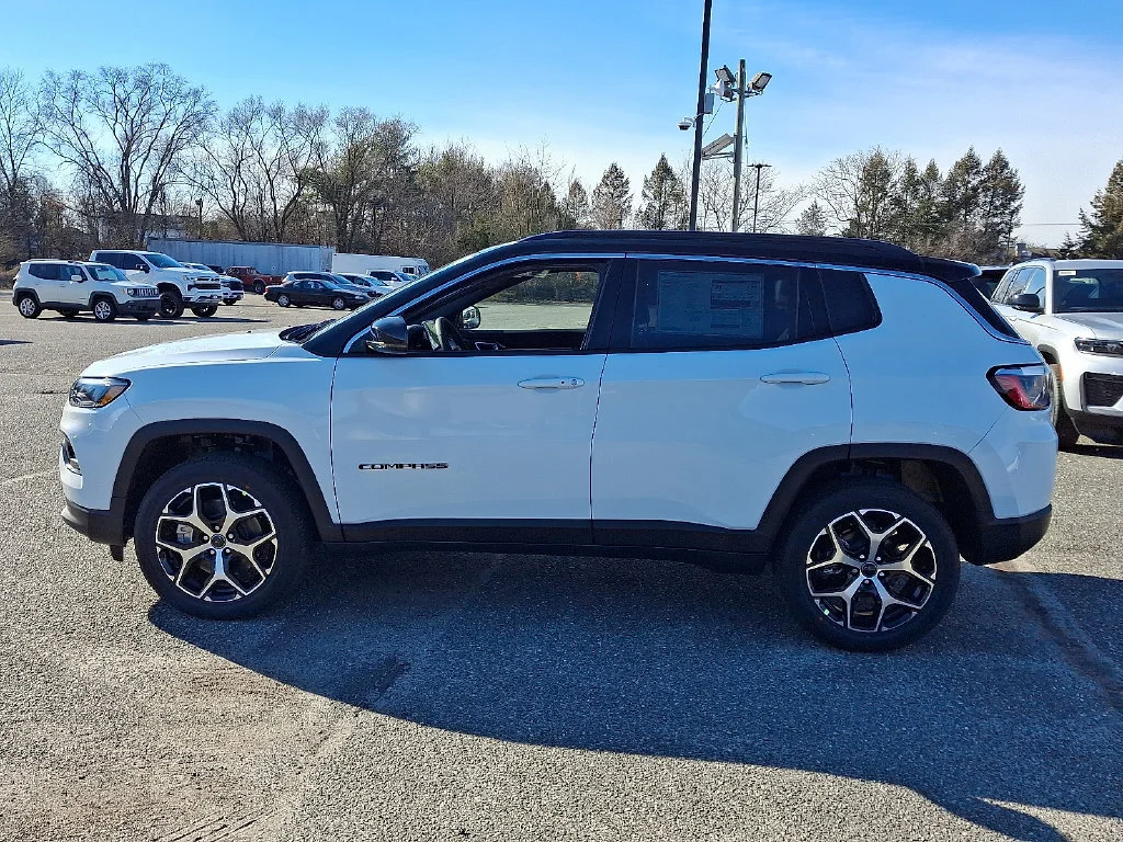 New 2026 Bright White Clear-Coat Exterior Paint Jeep Limited image 5