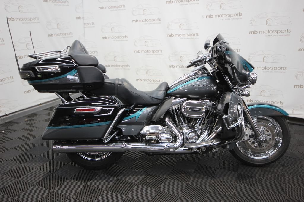 Used 2015 Gray Harley-Davidson FLHTKSE image 8
