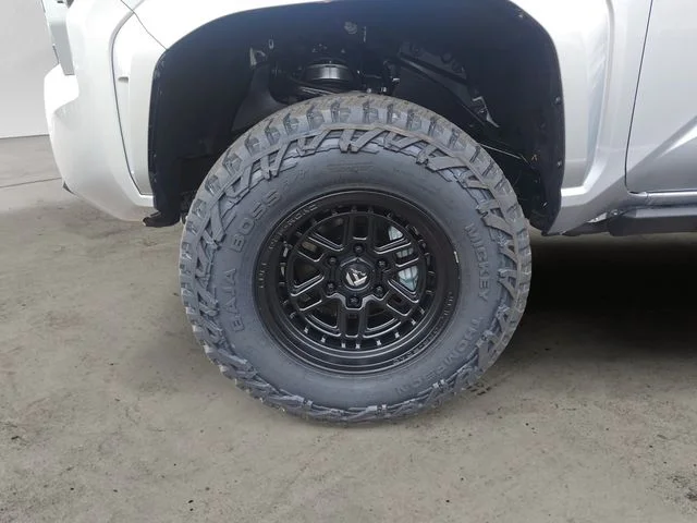 2025 Toyota Tacoma SR5 - Photo 14