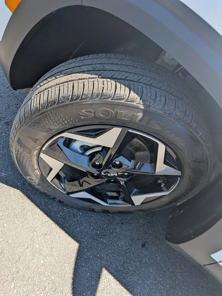 Used 2025 Snow White Pearl Kia S image 8
