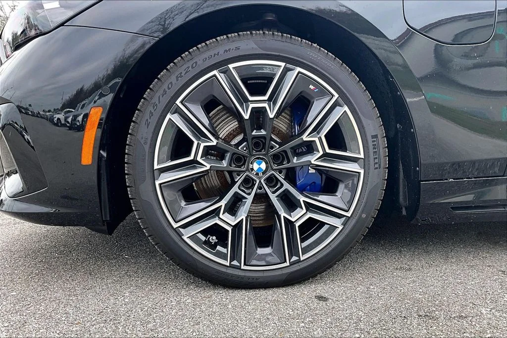 2026 BMW 5 Series 550e - Photo 10